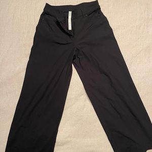 Lululemon CITY SLEEK 5 POCKET WIDE LEG PANT
Black Size: 28